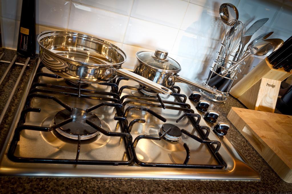 The Lindley Suite - Simple2Let Serviced Apartments هدرزفيلد الغرفة الصورة